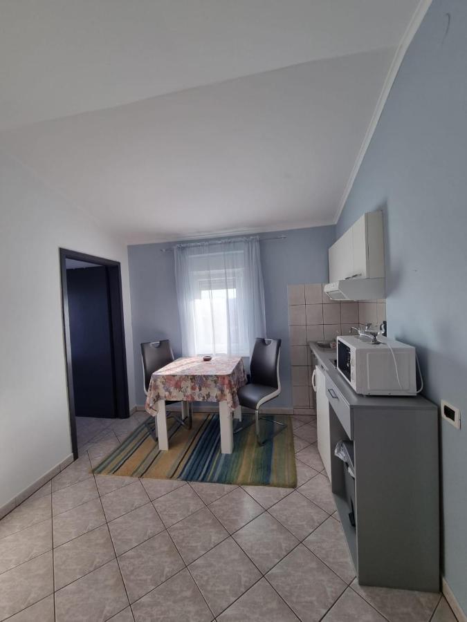 Apartments Jann Krk Town Exterior foto